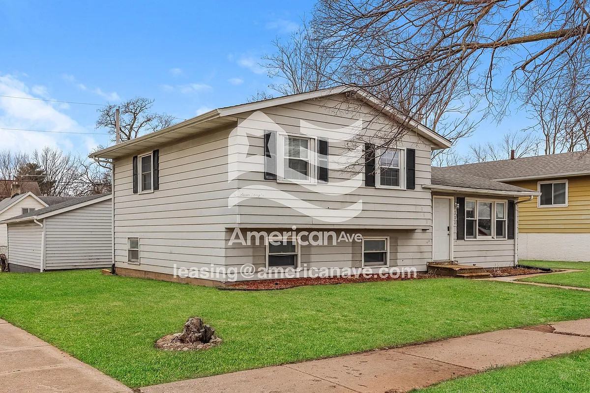 jpg - 722 9th Ave