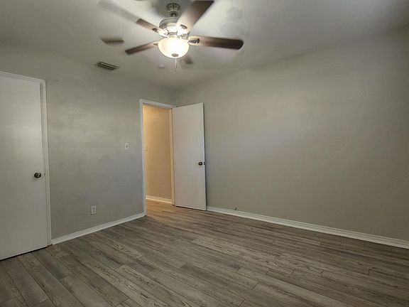 2nd image of 202 S Bungalow Park Ave