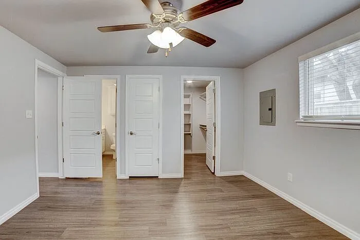 2639 E 10th St #4 — Photo 10