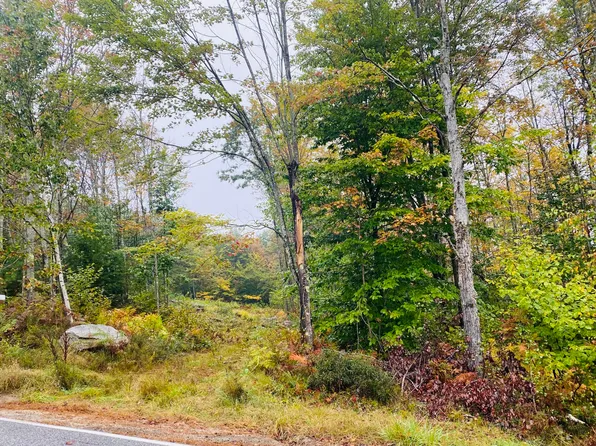 54 Valley Road, Raymond, ME 04071