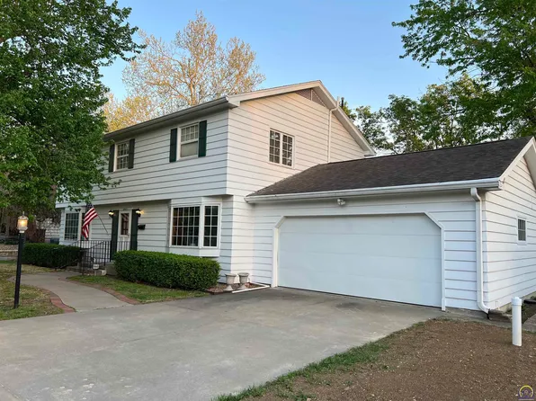 2011 SW 32nd Ter, Topeka, KS 66611