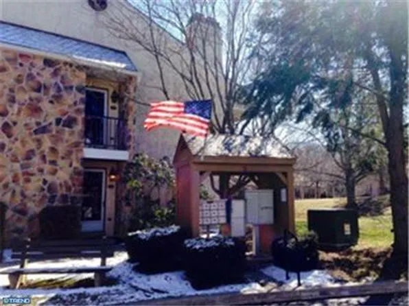 131 Valley Stream Cir, Wayne, PA 19087