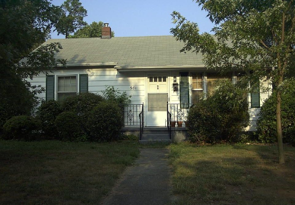 1st image of 981 Hutton St