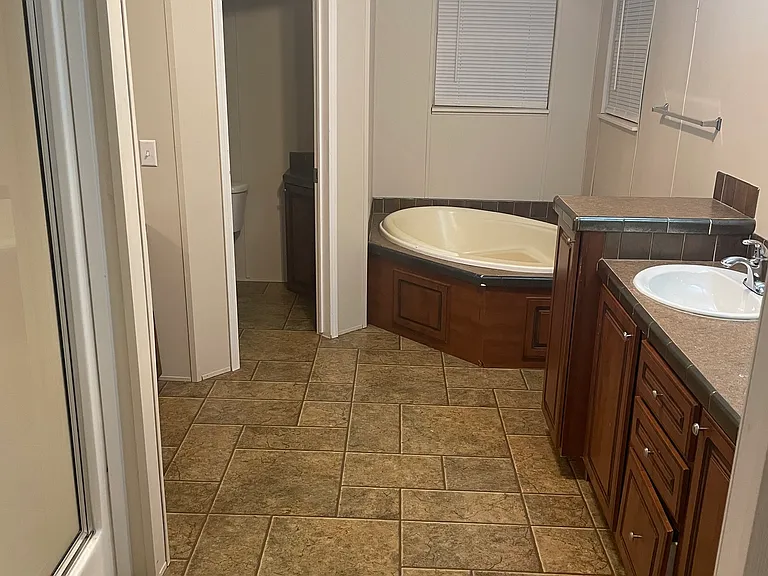 2811 Ninety Six Hwy #5 — Photo 6