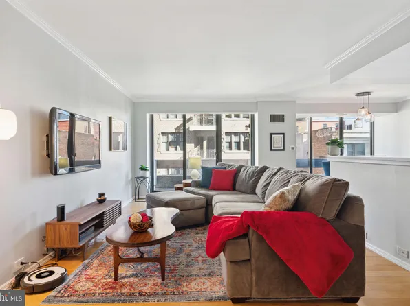 1326 Spruce St APT 803, Philadelphia, PA 19107