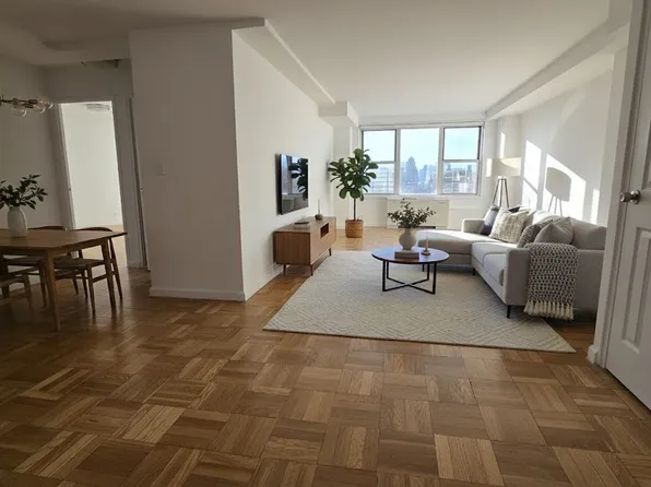 33 Greenwich Avenue image 1 of 7