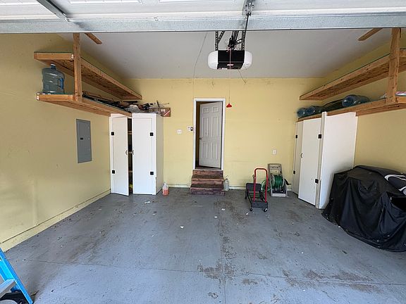 4th image of 10012 Iris Ln