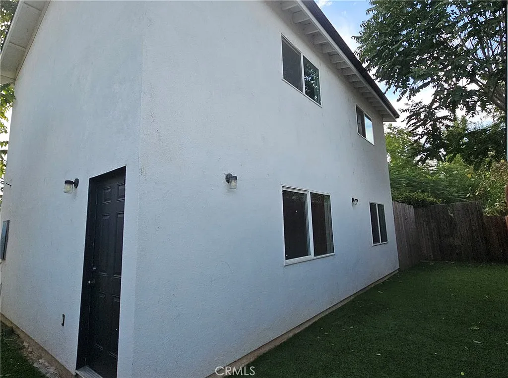 3 bed, 2423 sqft, $3,500 — Photo 1