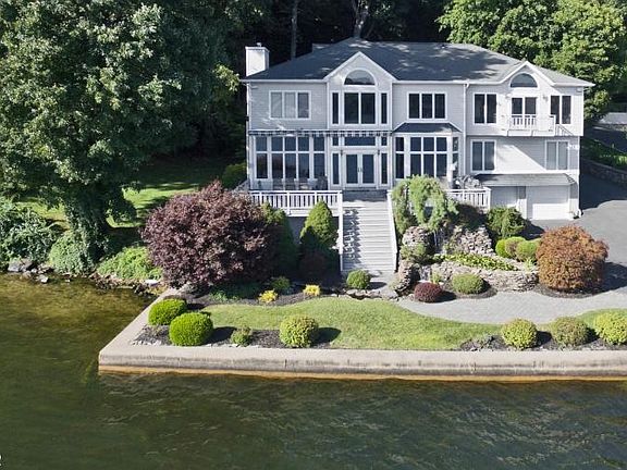 2nd image of 41 Cove Rd