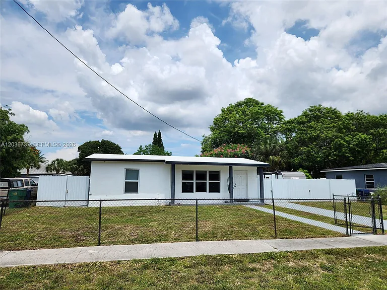 721 NW 33rd Ave — Photo 1