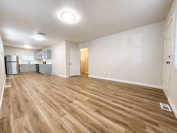 5th image of 1419 Anita St