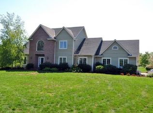 W269S8885 Danielson Cir, Mukwonago, WI 53149