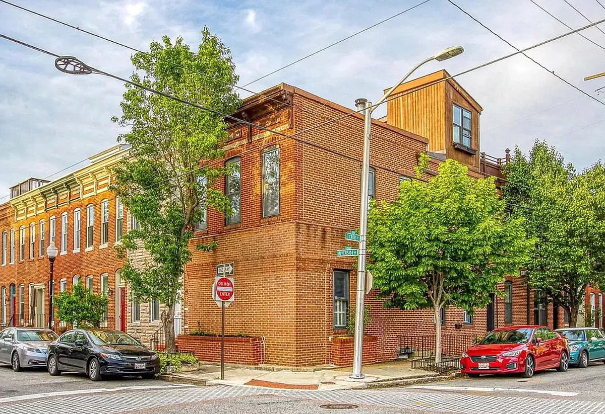 Building Photo - 400 E Cross St #2