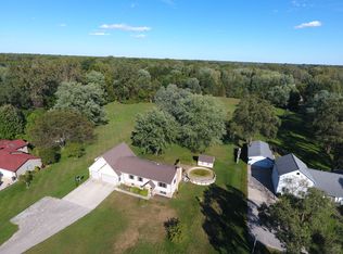 7490 Douglas Rd, Lambertville, MI 48144