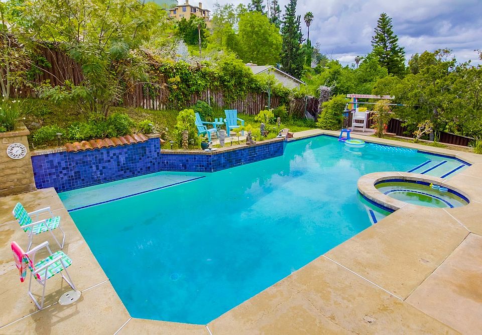 1st image of 4523 Lyons Dr