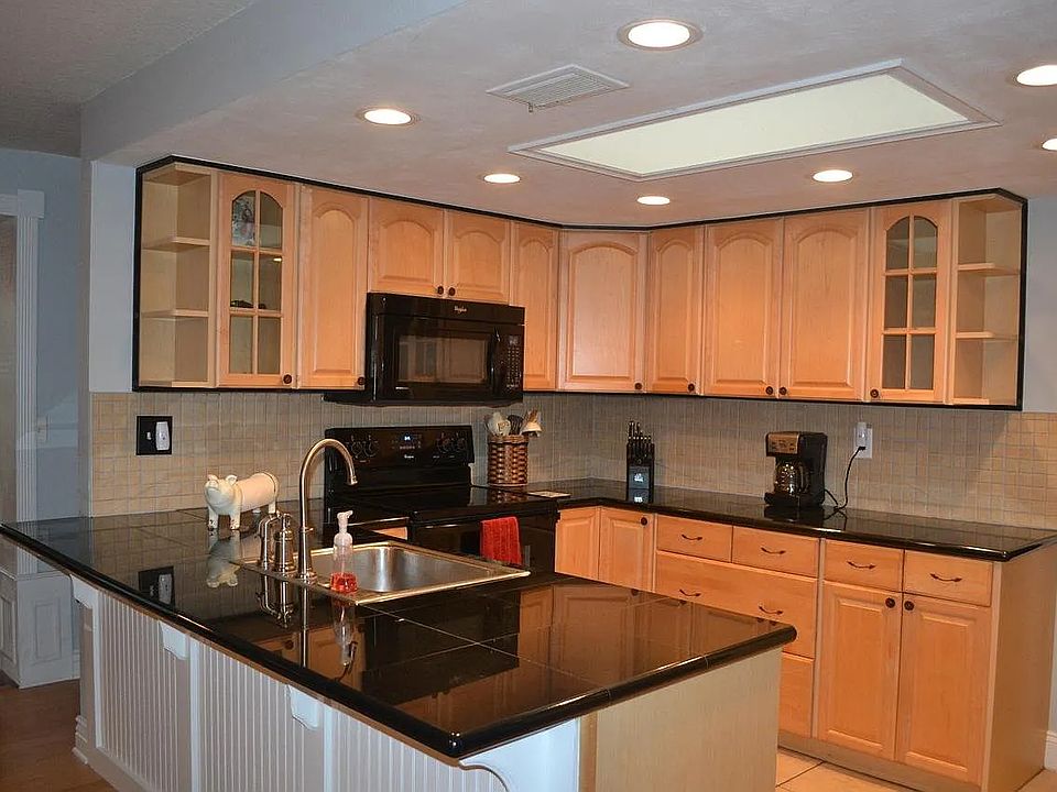 1st image of 237 Lindenwood Cir W