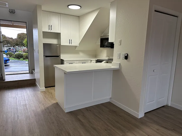 115 Lloyd Ct — Photo 1