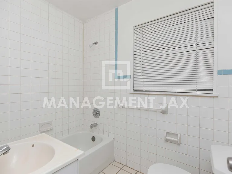 1458 Royal Court Ln — Photo 11