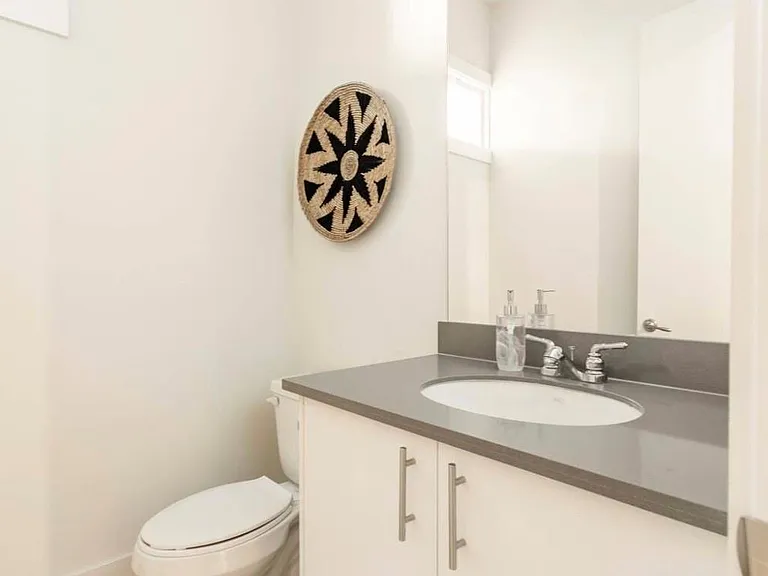 10211 Las Nubes Ave — Photo 13