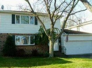 46 Strasbourg Dr, Buffalo, NY 14227