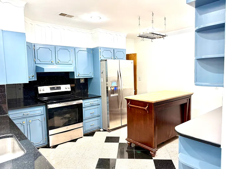 8212 Old Georgetown Rd — Photo 22