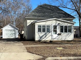 314 S 7th St, Estherville, IA 51334