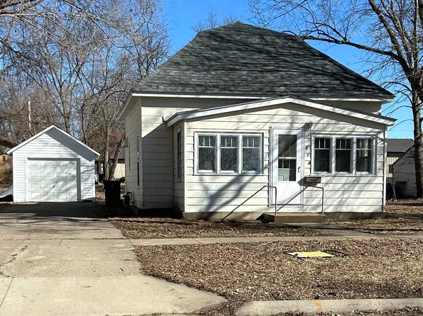 314 S 7th St, Estherville, IA 51334