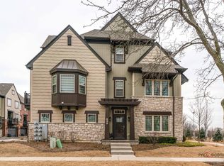 696 Parkside Ct, Libertyville, IL 60048