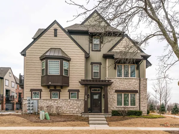 696 Parkside Ct, Libertyville, IL 60048