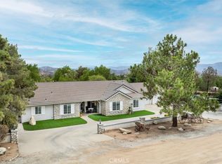 33314 Pewter Rd, Agua Dulce, CA 91390