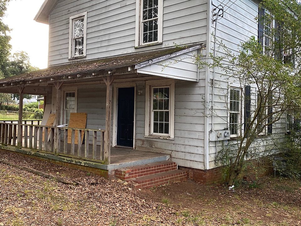 2nd image of 113 Avenue D SE