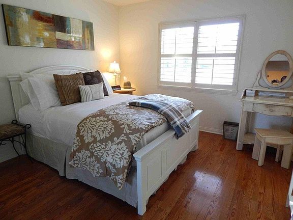 Master bedroom, luxury sheets