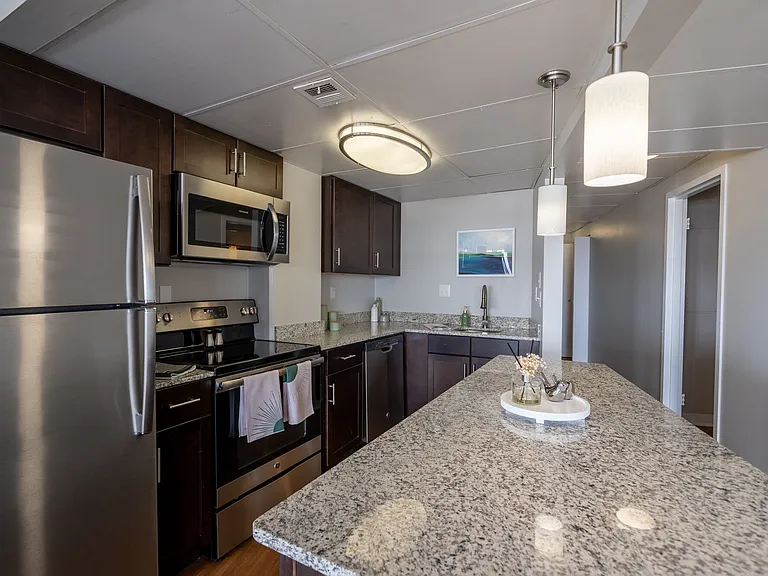 University Club Apartments — Photo 30