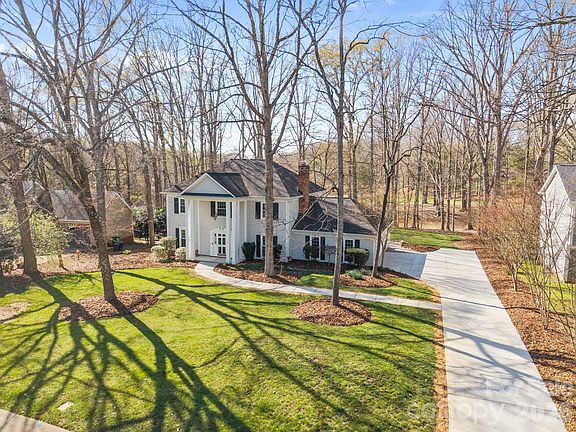 4th image of 9424 Whitethorn Dr