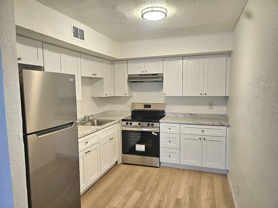 510 E Hatcher Rd #201