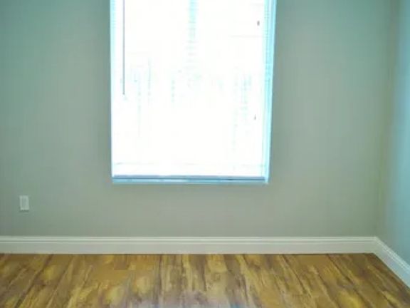 4th image of 3401 Freeport Blvd Ste 104