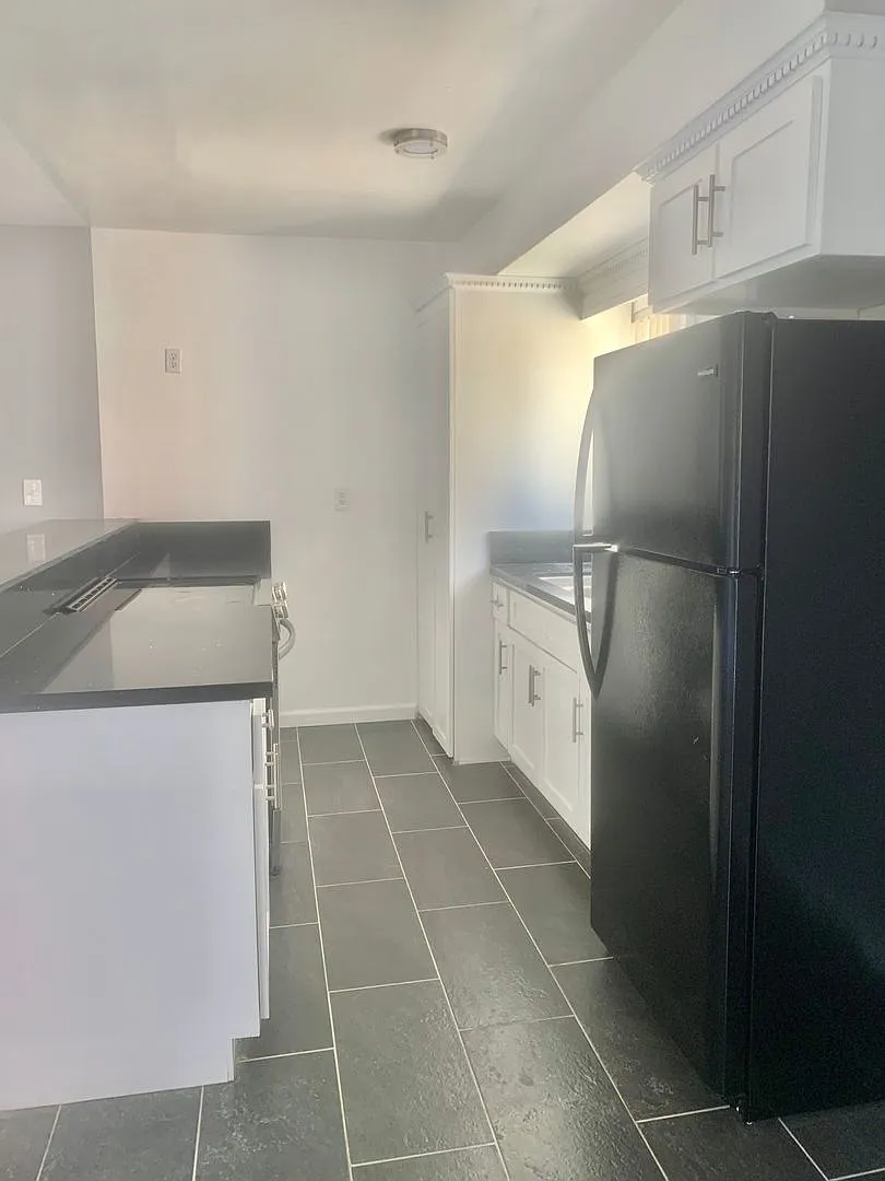 Building Photo - 324 S Saint Andrews Pl