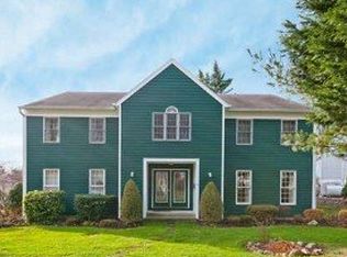 23 Hill Dr, Glen Head, NY 11545