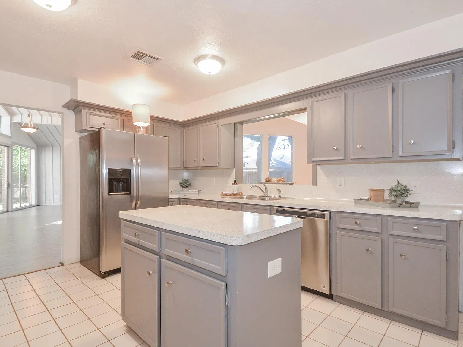 4 bed, 3.0 bath, 2957 sqft, $2,495 — Photo 3