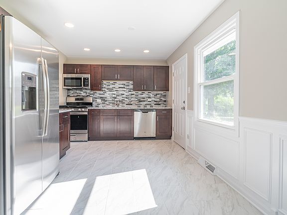 2nd image of 22529 Lakeshore Dr