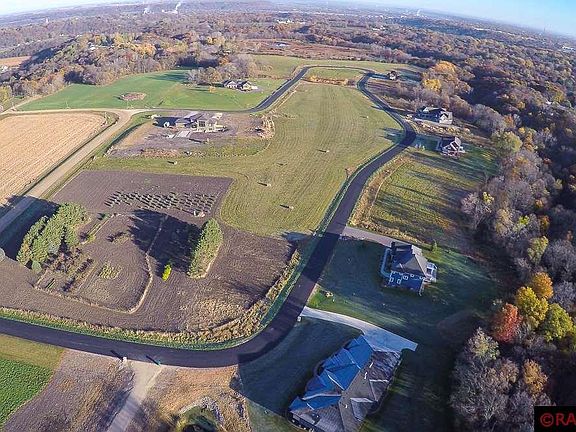3rd image of 215 Summerfield Trl