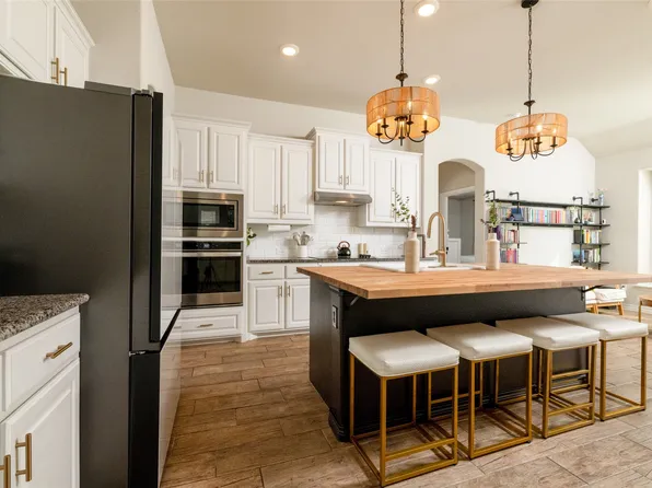 1028 Wildwood Dr, Joshua, TX 76058