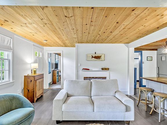 2nd image of 1825 Main St #6A