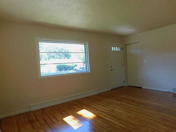 4th image of 201 Renrose Ave
