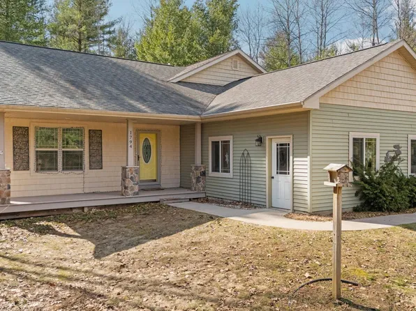 1794 Round Lake Rd, Interlochen, MI 49643
