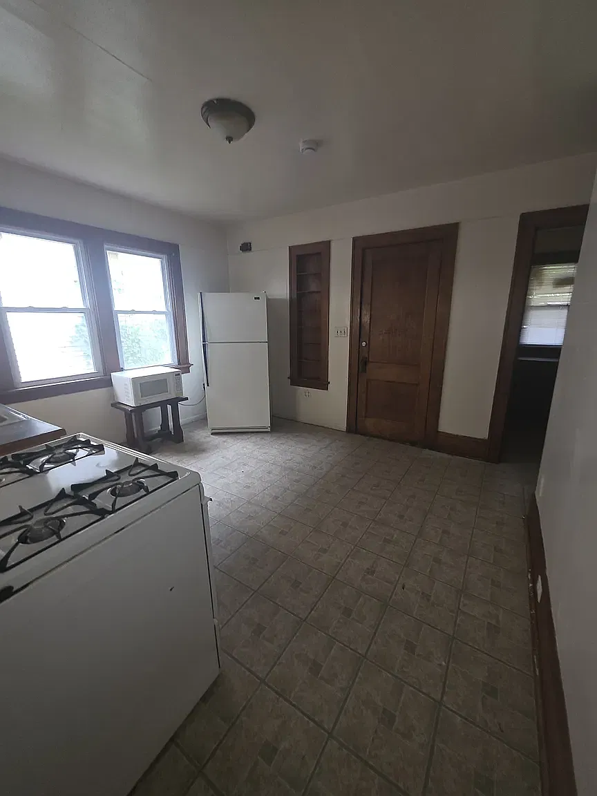 3 bed, 1250 sqft, $1,175 — Photo 3