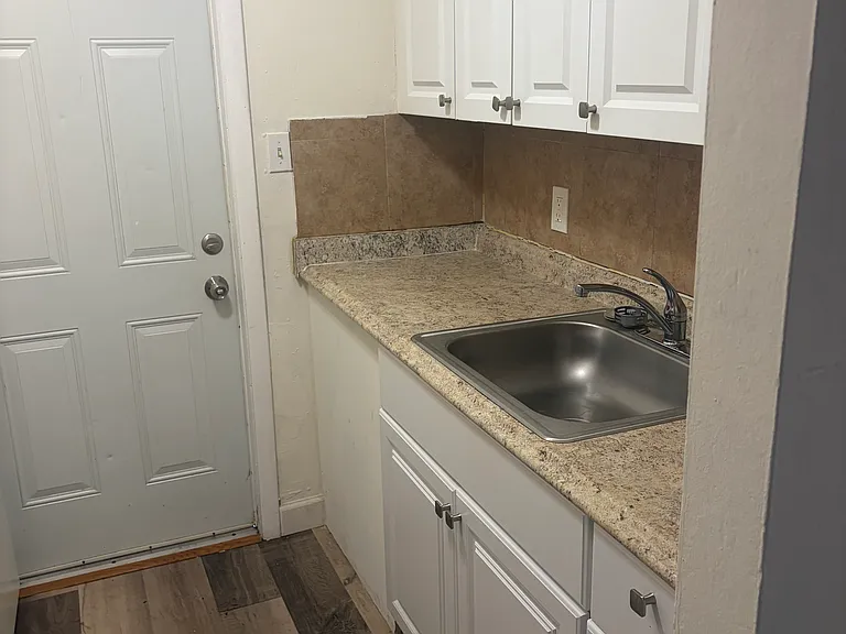 1307 W Washington St #A — Photo 3