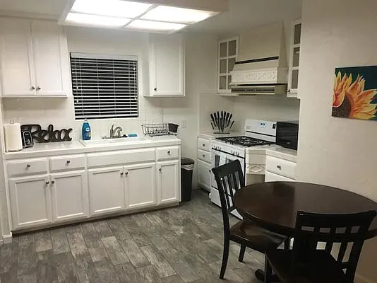 2 bed, 726 sqft, $3,200 — Photo 3