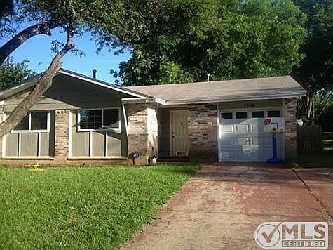 3rd image of 1514 Rosewood Ln