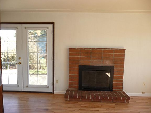 4th image of 204 West St